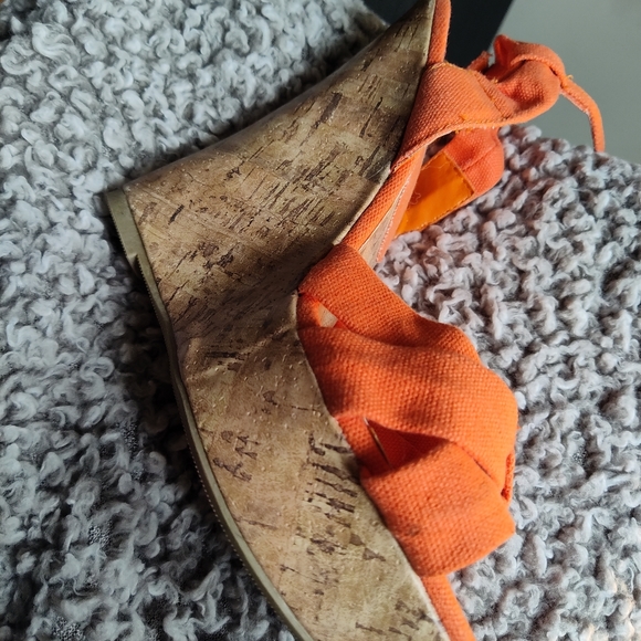 Women shoe - Picture 1 of 2